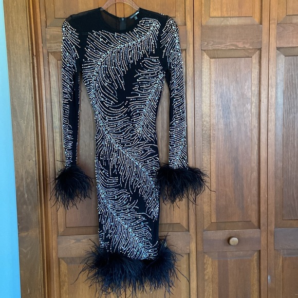 🔥 GORGEOUS BEADED SHEER BLACK LONG SLEEVE DRESS W/BLACK FEATHER TRIM~SM~NWOT - Picture 3 of 17